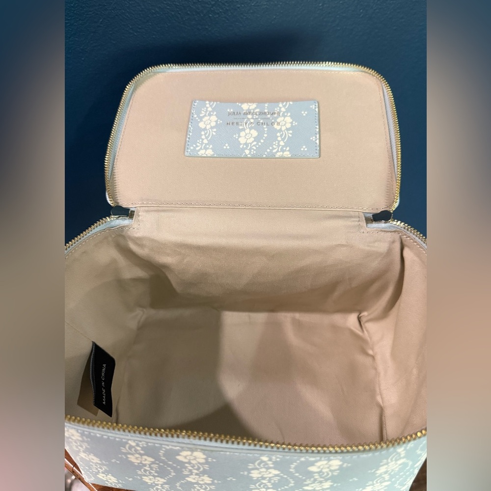 Julia Berolzheimer x Neely and Chloe Large Vanity Case in Posy Mist - Picture 6 of 8